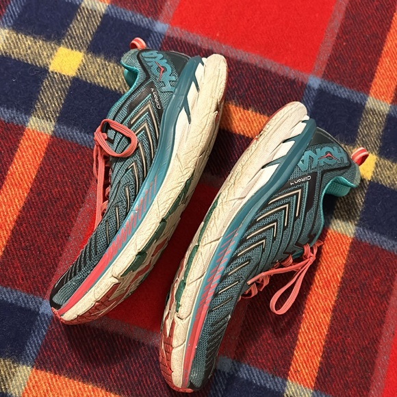 Hoka - Picture 3 of 10